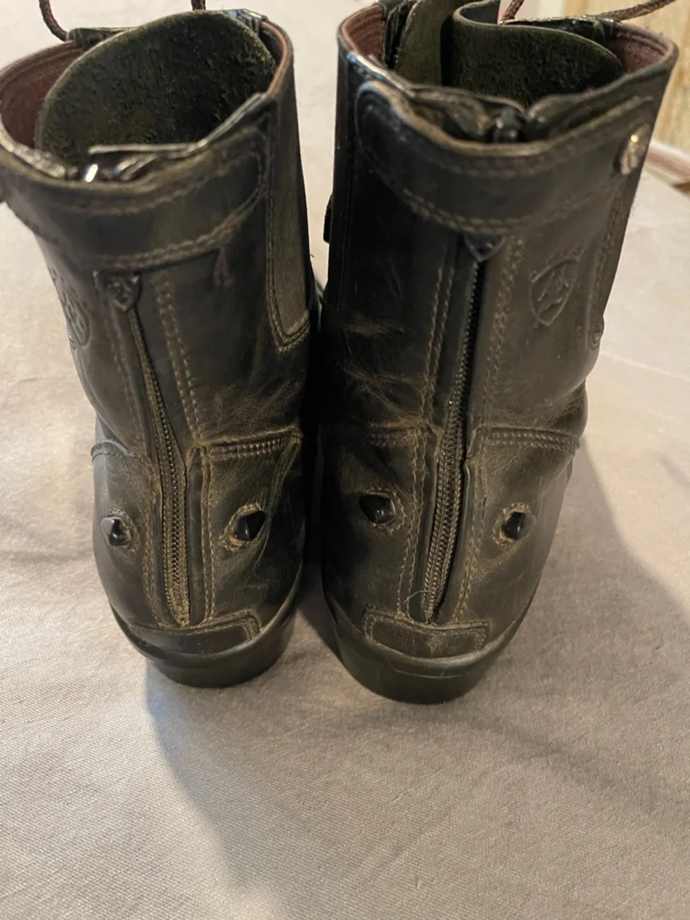 Ariat lace up boots - Picture 2 of 8